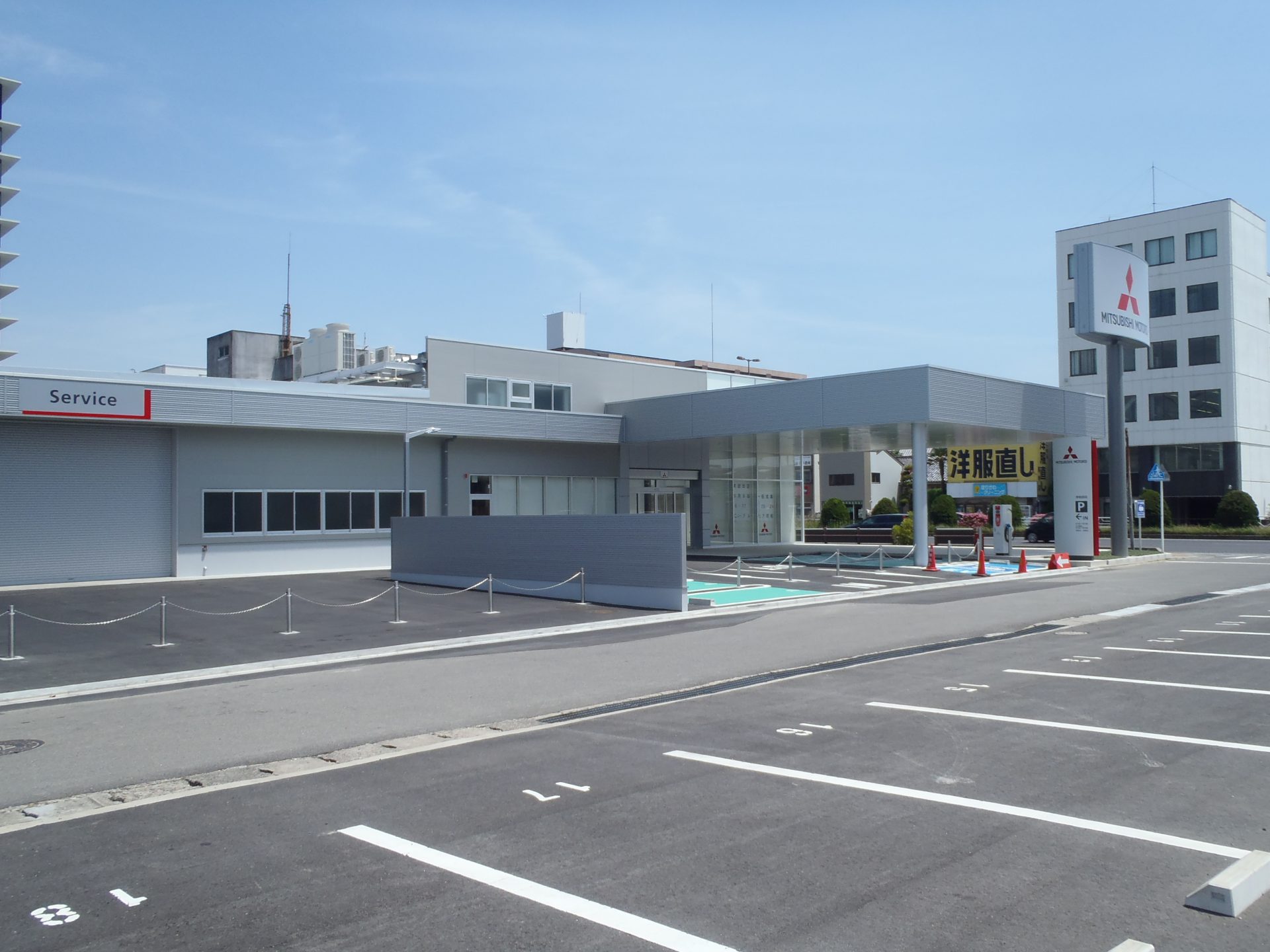 三重三菱自動車販売 津岩田店 株式会社大藤工務店 お客様の 心を形に